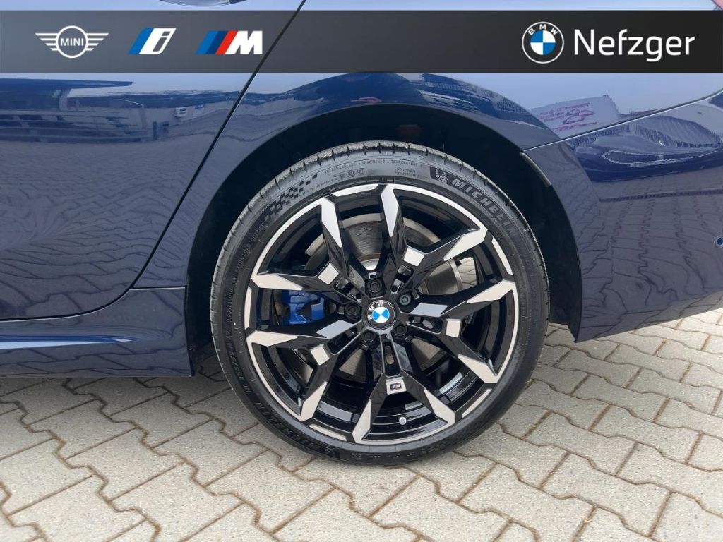 BMW 330 e xDrive Touring AHK M Sport HUD Pano HiFi