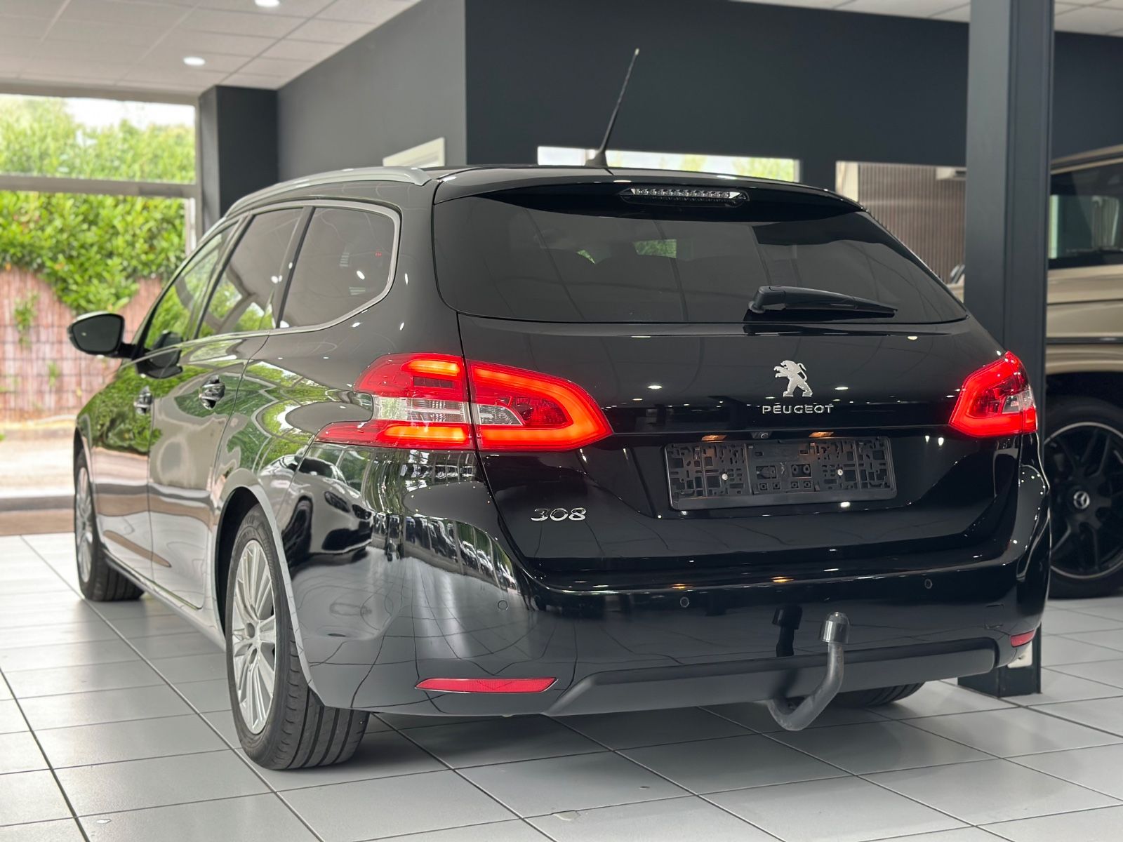 Peugeot 308 SW Allure - Samsaru's Car Outlet