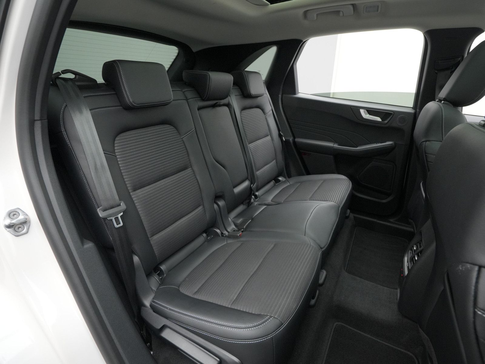 Ford Kuga Titanium X 225PS Plug-in-Hybrid Aut. - Samsaru's Car Outlet