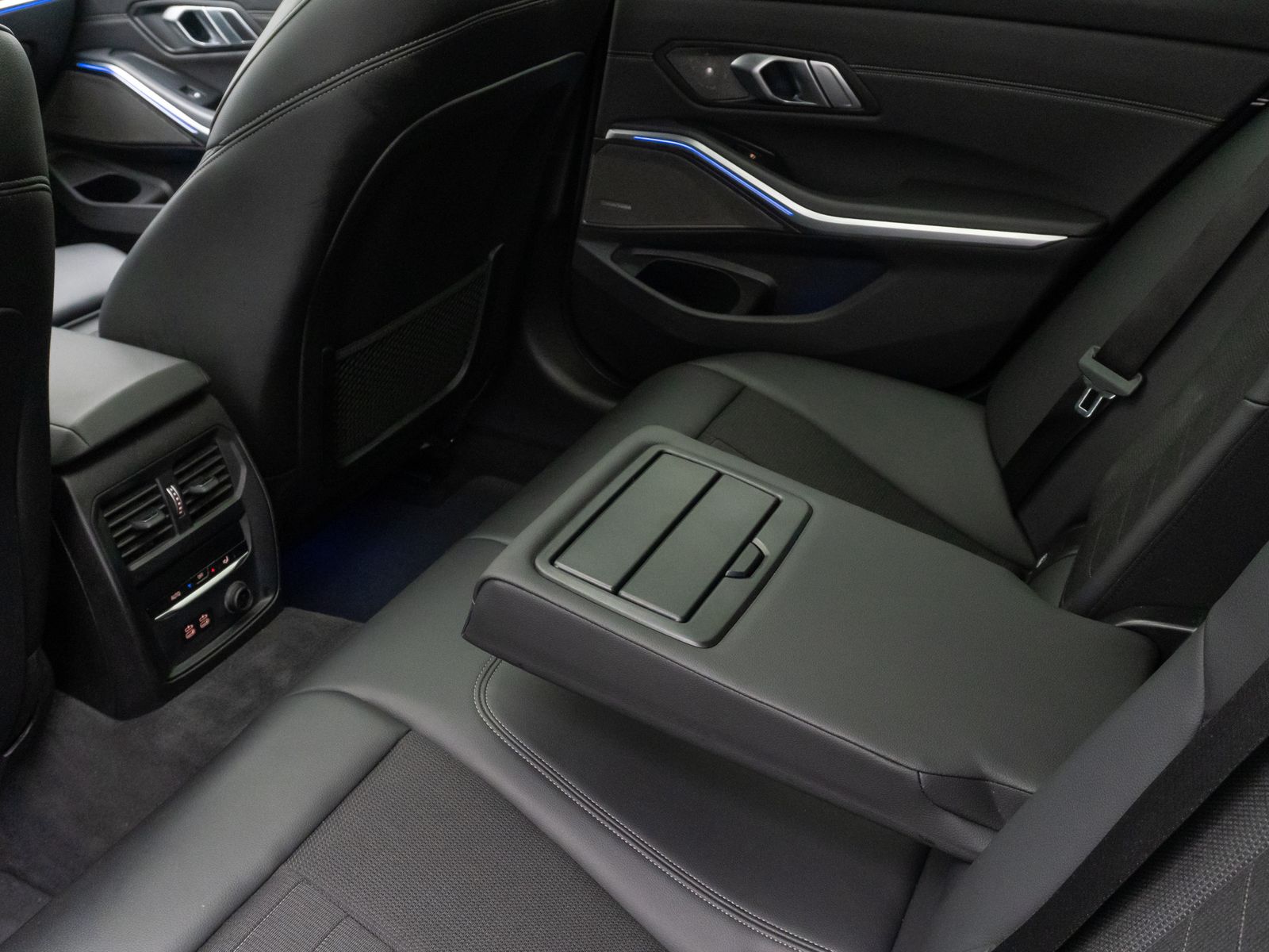 BMW 330i Sport Line - Samsaru's Car Outlet