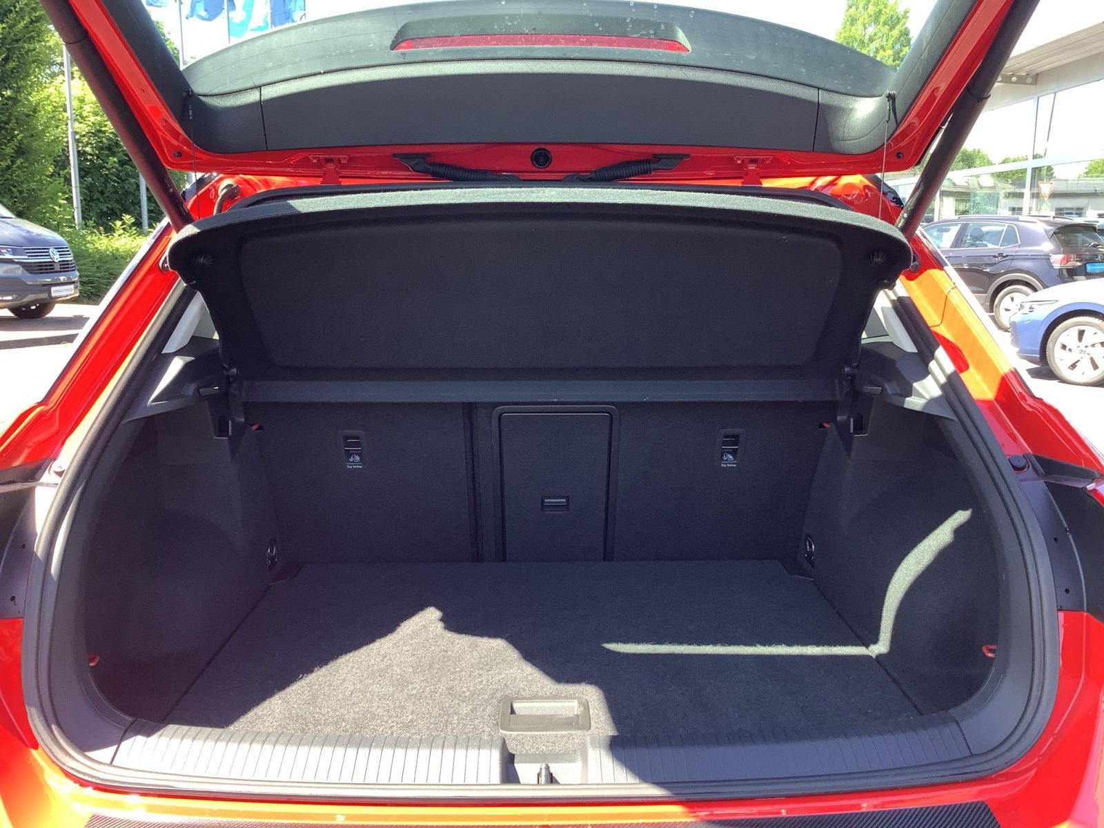 Volkswagen T-Roc 1.0TSI STYLE - Samsaru's Car Outlet