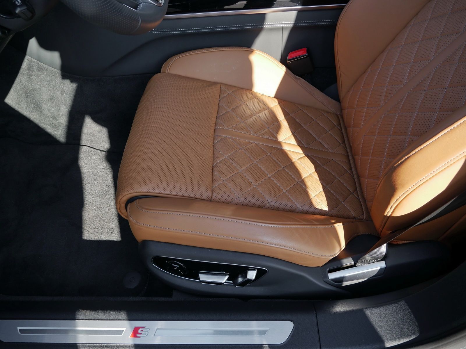 Audi A8 L 60 TFSI S-Line - Samsaru's Car Outlet