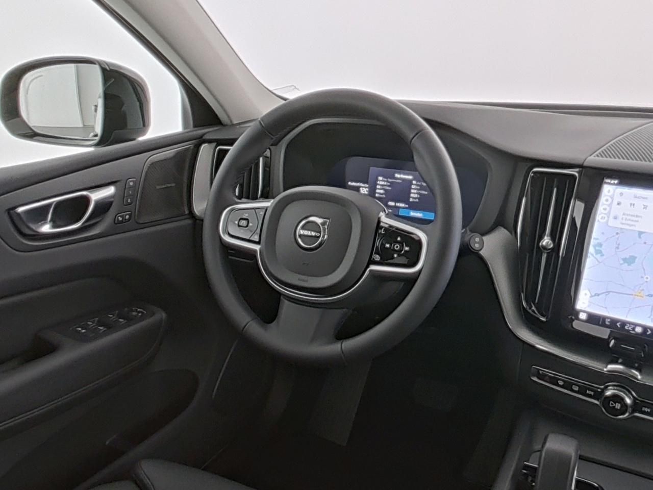 Volvo XC60 B5 AWD PLUS DARK AHK+H&KSOUND+PANO+MEMORY+