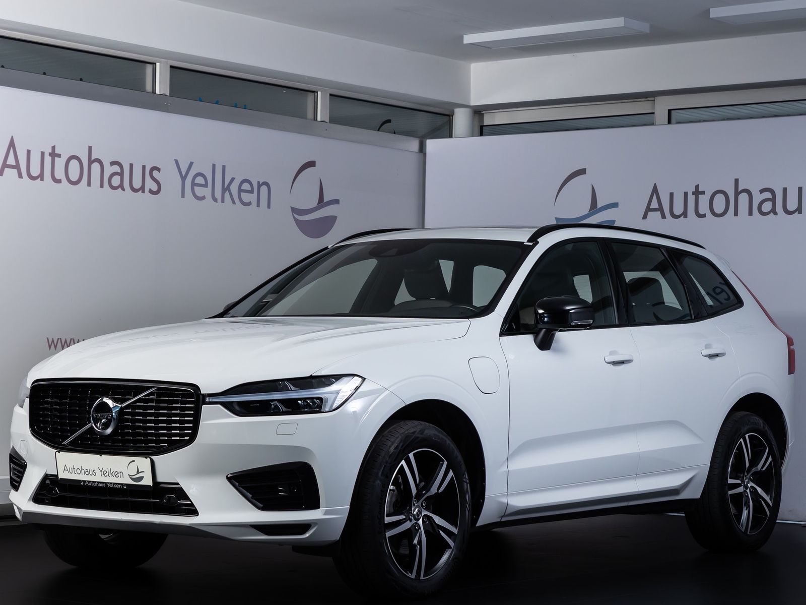 Volvo XC60 R Design Recharge *LED*STDHZ*AHK*360°