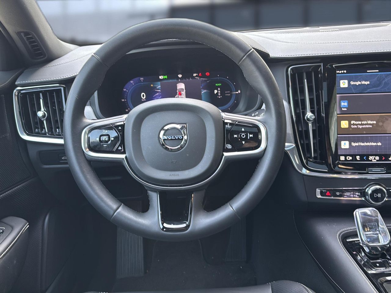 Volvo S90 Plus Dark Recharge Plug-In Hybrid AWD LED