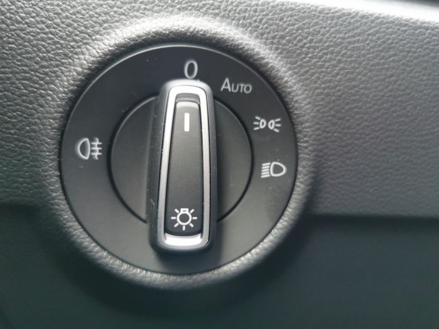 Volkswagen T-Roc Active 1.5 TSI DSG - Samsaru's Car Outlet