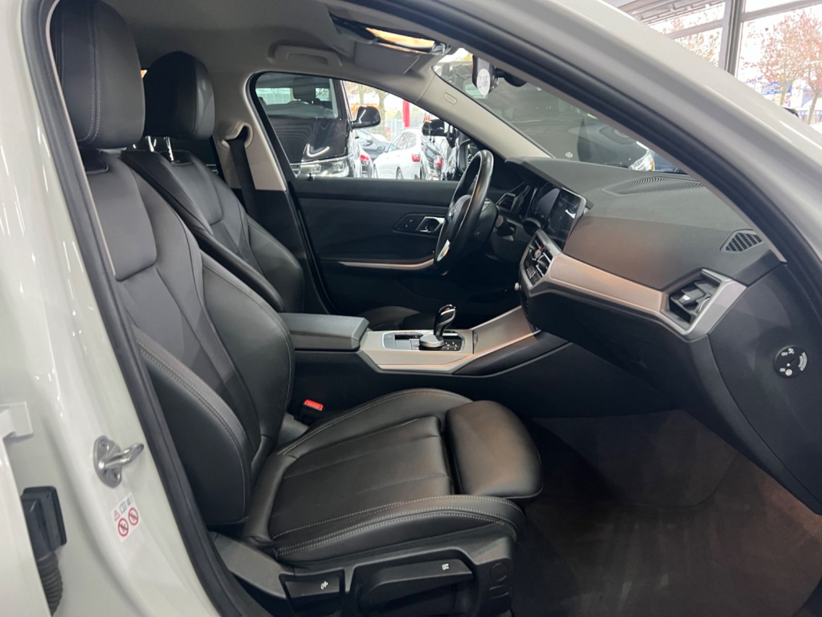BMW 330 e Advantage Touring - Samsaru's Car Outlet