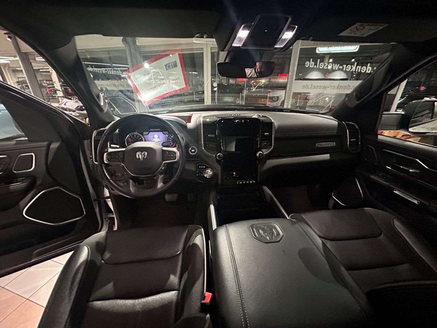 Dodge RAM Laramie Night, Luftfahrwerk, Pano, LED, V8