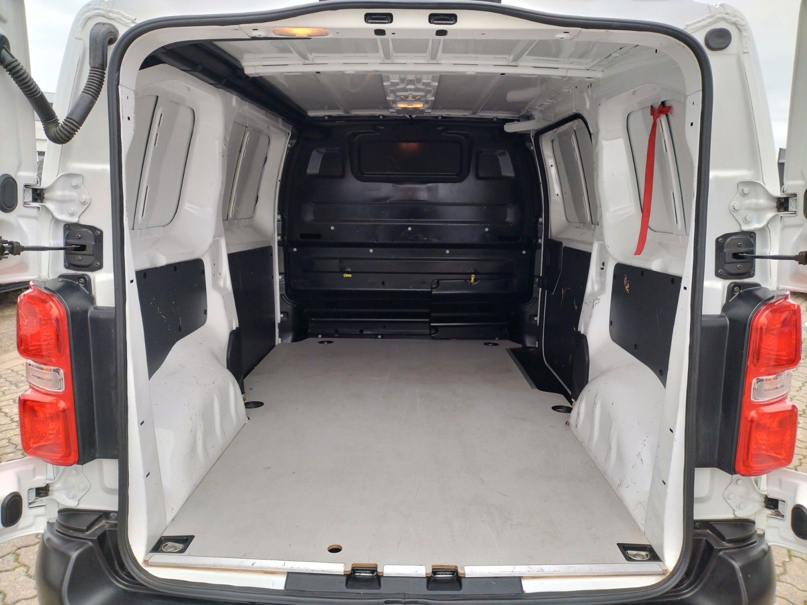 Opel Vivaro Kasten Edition M - Samsaru's Car Outlet