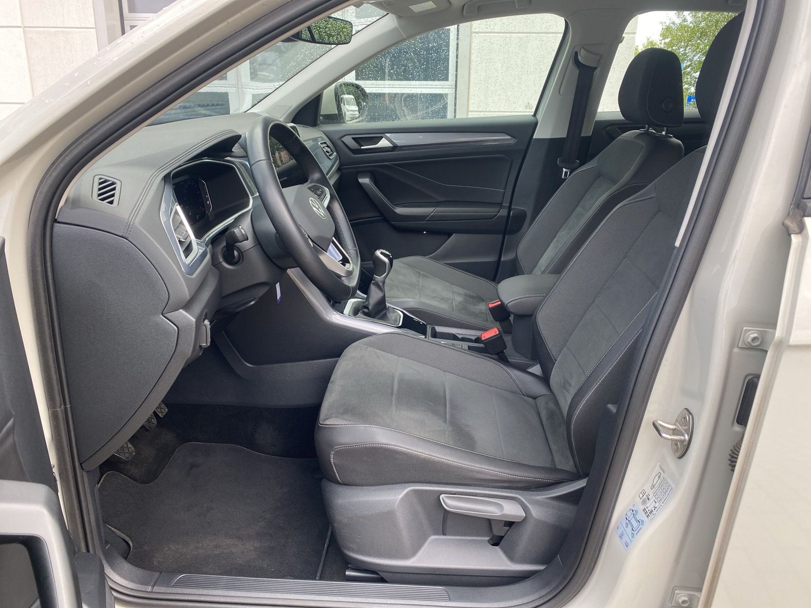Volkswagen T-Roc 1.0 TSI Style - Samsaru's Car Outlet