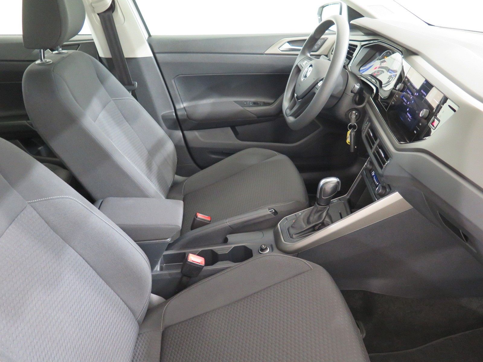 Volkswagen Polo VI Comfortline - Samsaru's Car Outlet