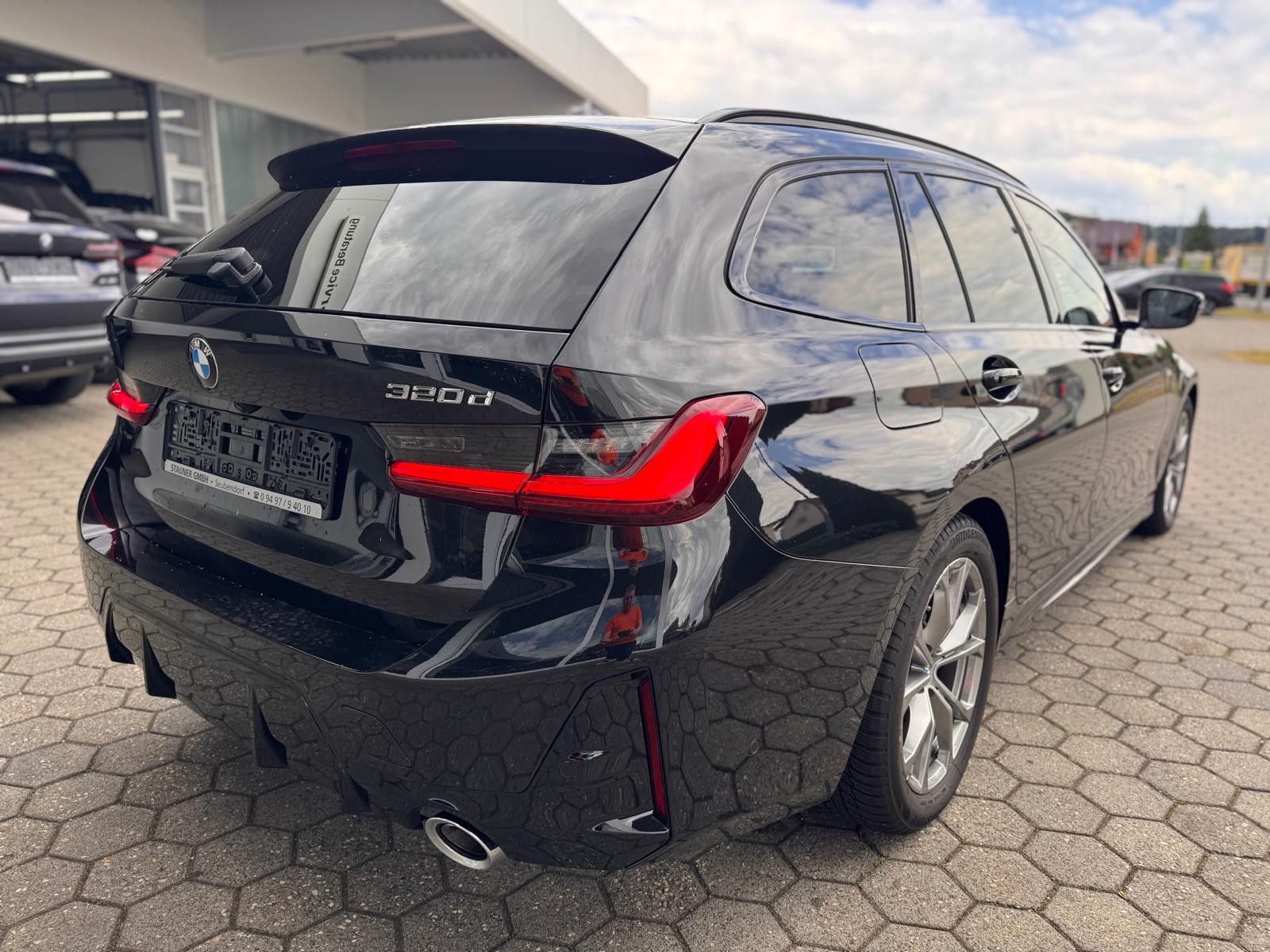 BMW 320 d Touring M-Sport - Samsaru's Car Outlet
