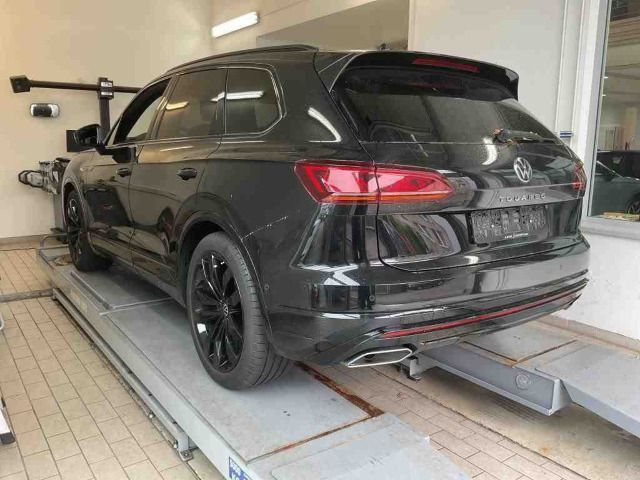 Volkswagen Touareg 3.0 TDI 4M R-Line - Samsaru's Car Outlet