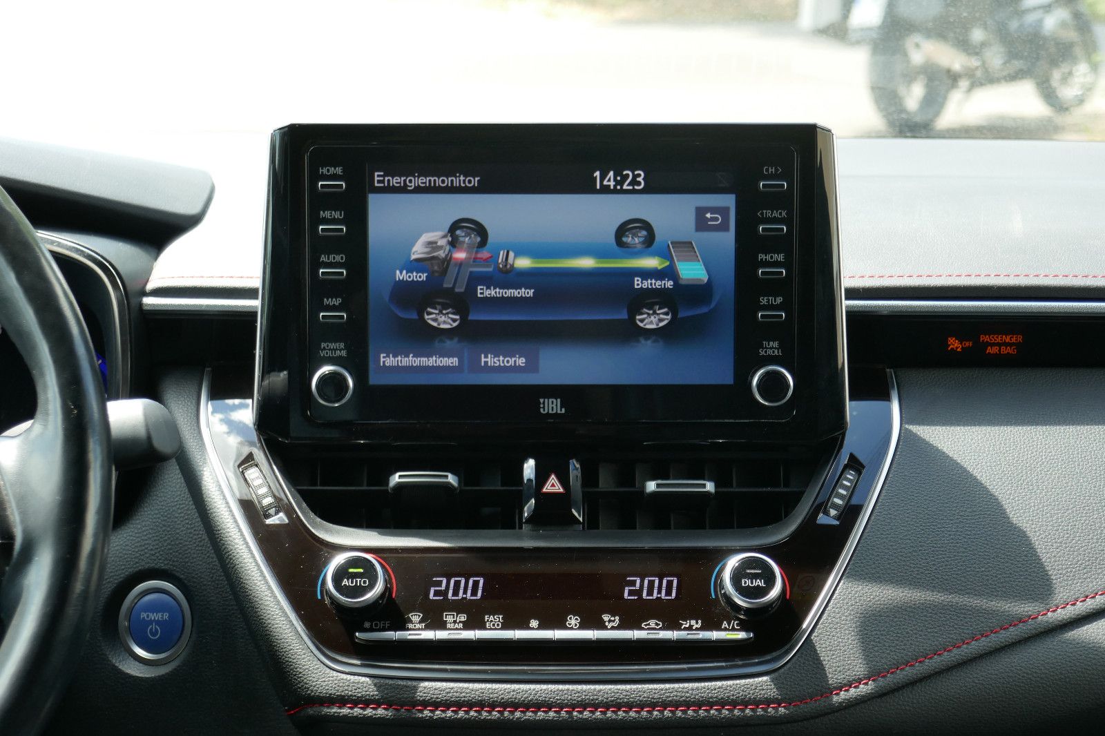Toyota Corolla 2.0 Hybrid Lounge - Samsaru's Car Outlet