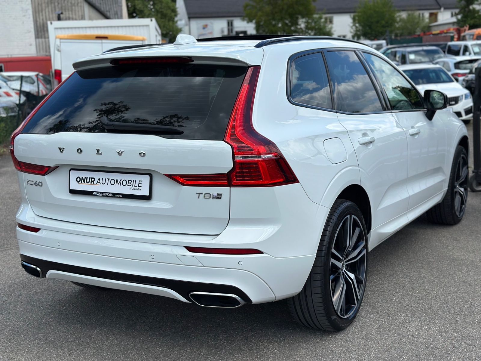 Volvo XC60 R Design T8 AWD Navi Pano HuD ACC AHK Leder