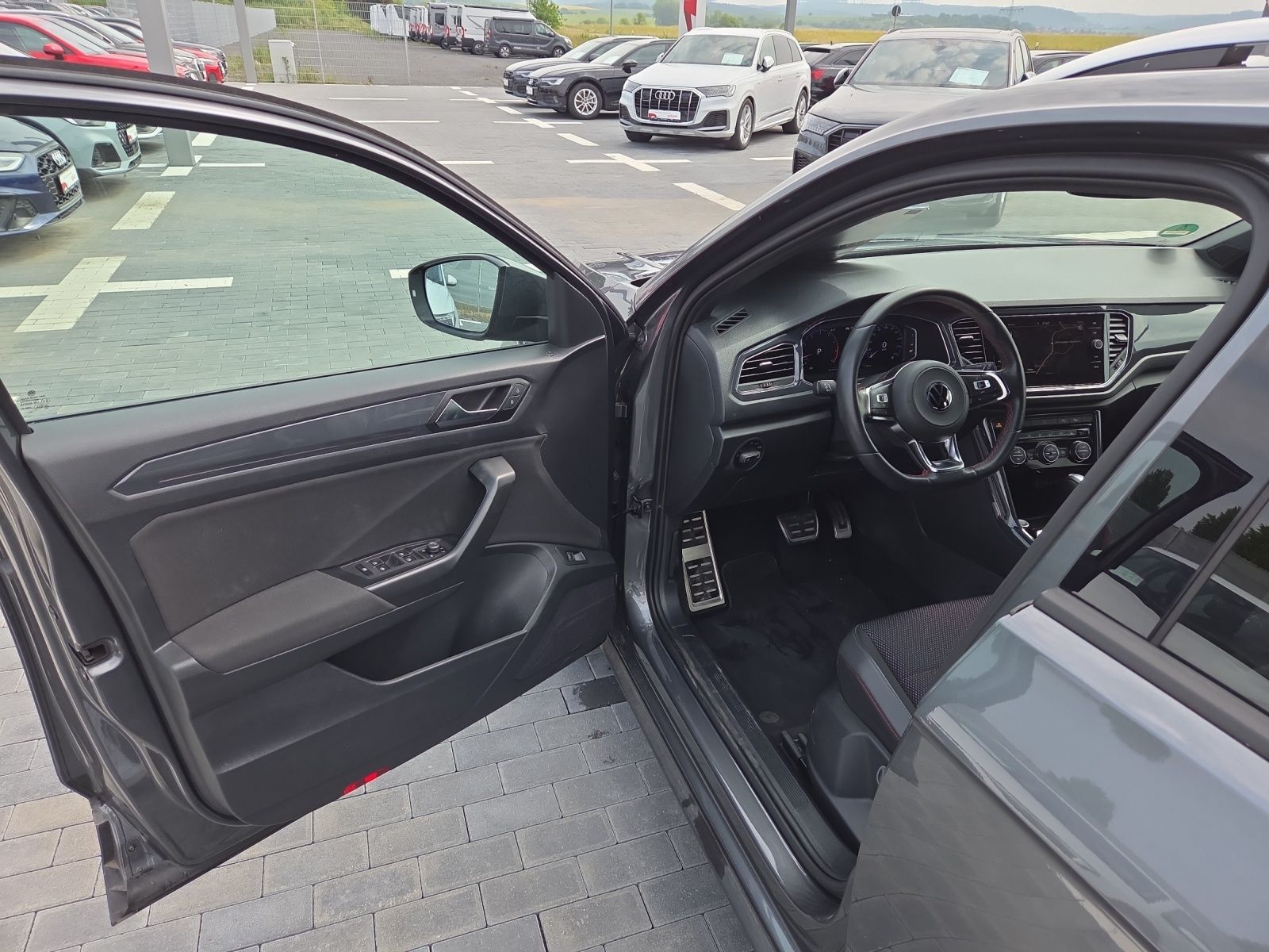 Volkswagen T-Roc 1.5 TSI DSG SPORT - Samsaru's Car Outlet