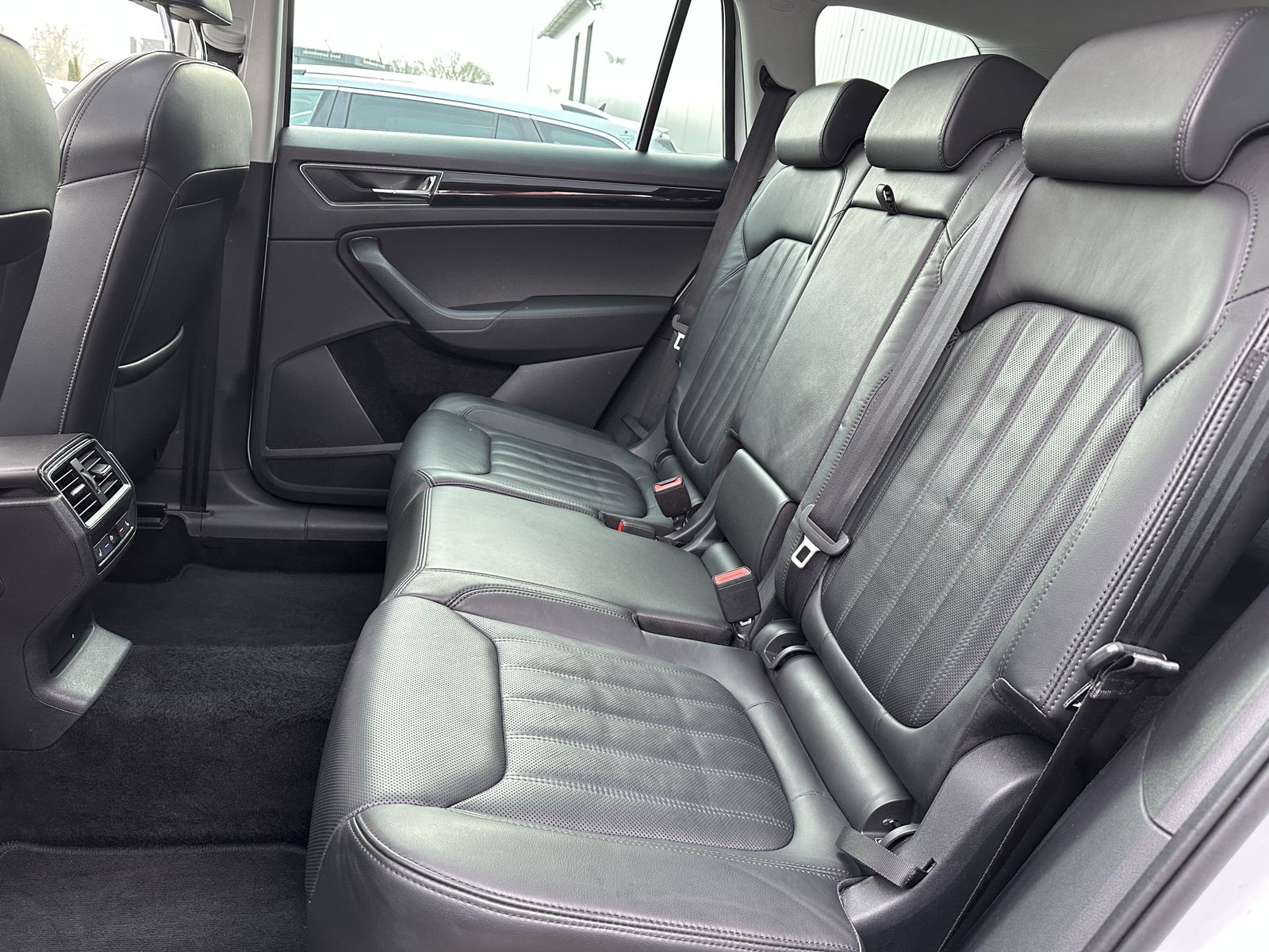 Skoda Kodiaq L&K 4x4 NAV+LED+AHK+360°+PANO+V-COCKPIT