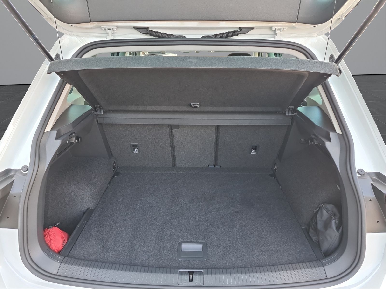 Volkswagen Tiguan 2.0 TDI DSG IQ.DRIVE - Samsaru's Car Outlet