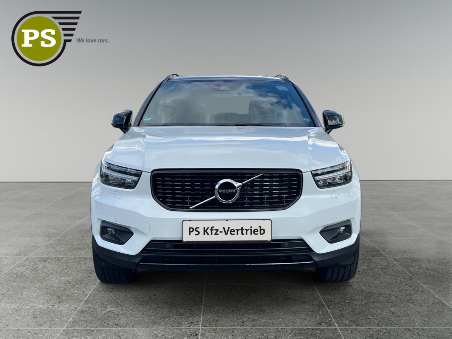 Volvo XC40 Plus Dark 2WD B4 StandHZG AHK El. Panodach