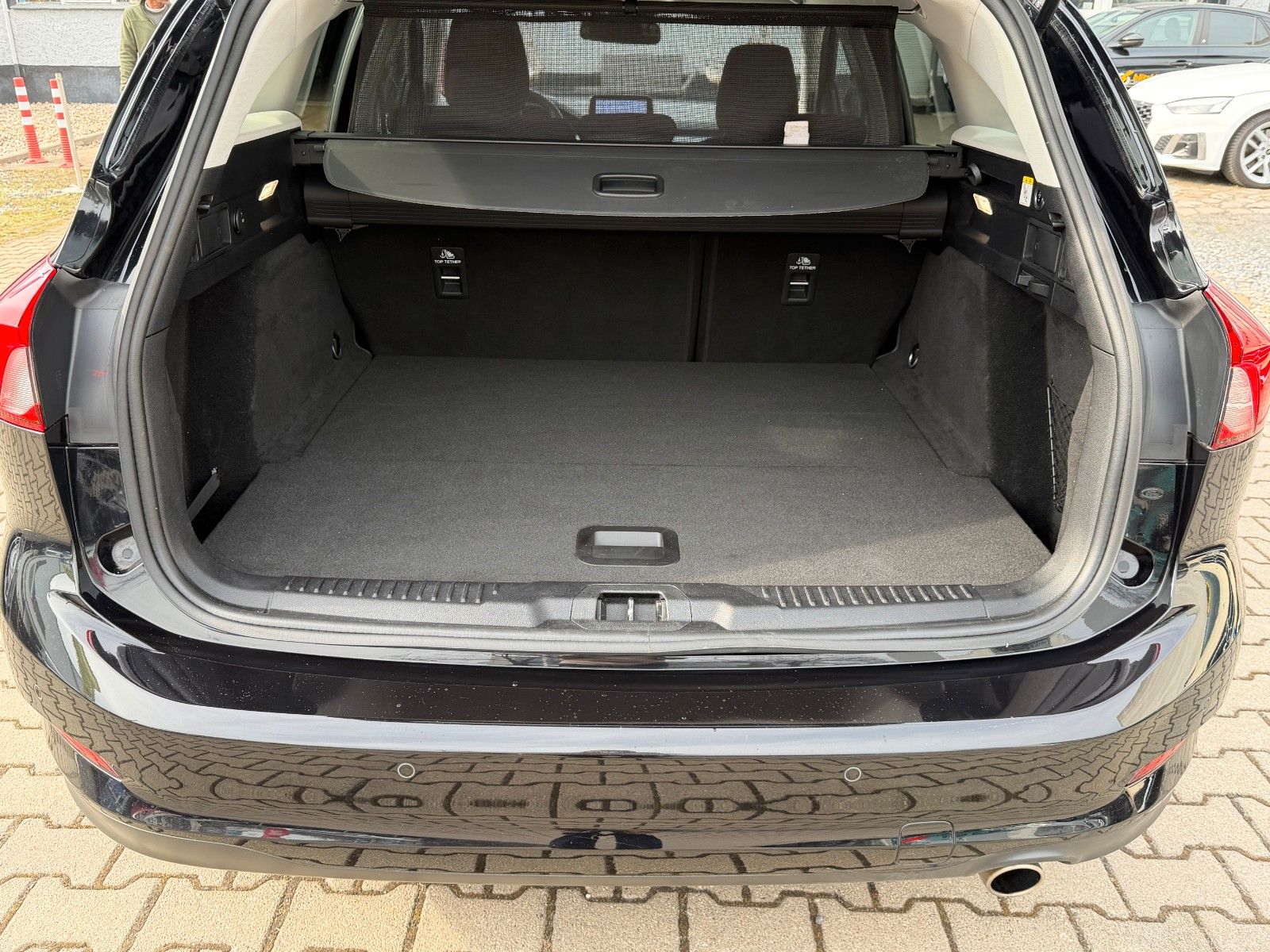 Ford Focus Turnier Cool & Connect*Autom*LED*AHK*Face