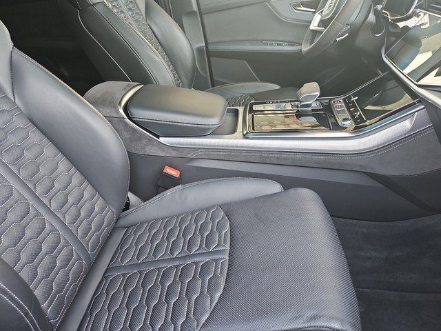 Audi RS Q8 4.0 TFSI quattro *AHK*STHZG*PANO*B&O*HuD*