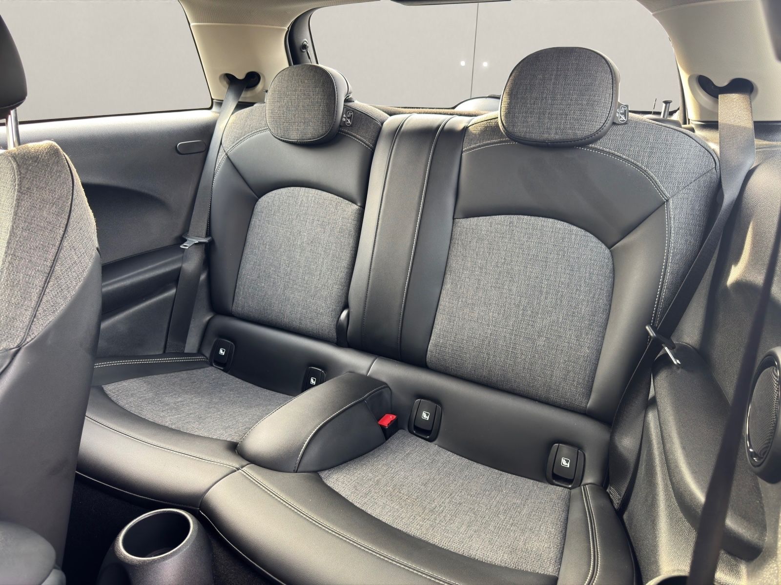 MINI COOPER AUTOMATIK - Samsaru's Car Outlet