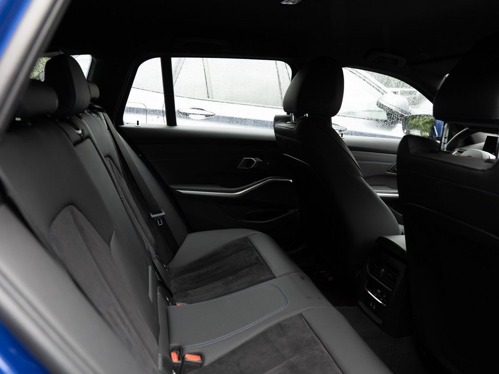 BMW 320d Touring xDrive M-Sportpaket - Samsaru's Car Outlet