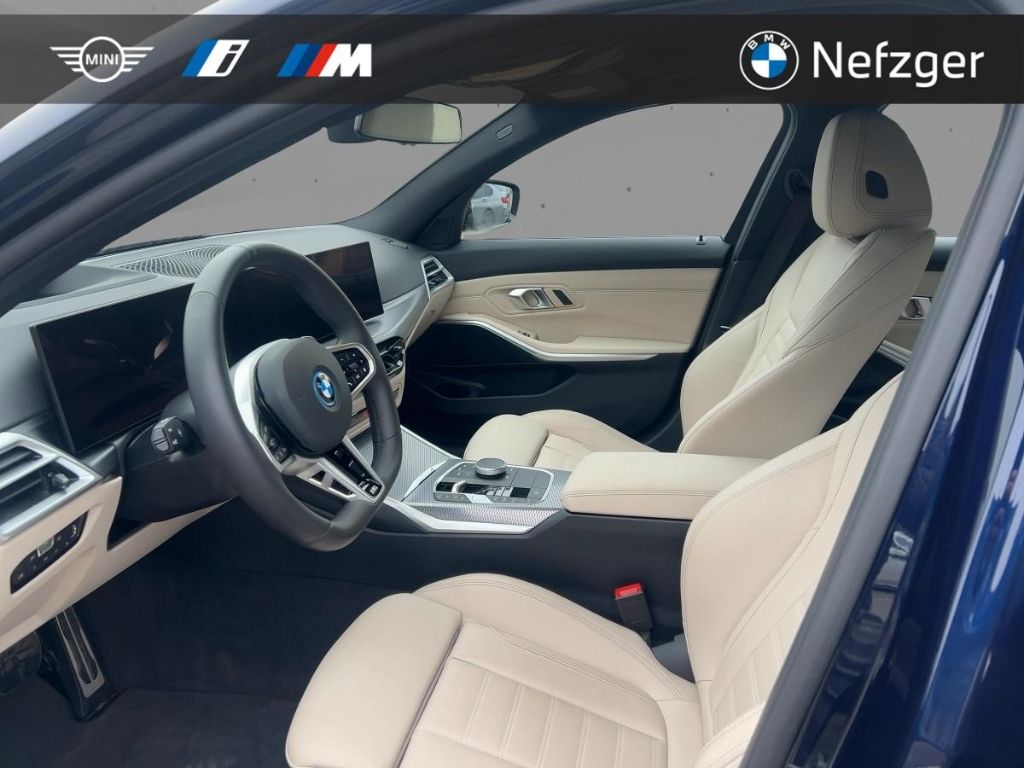 BMW 330 e xDrive Touring AHK M Sport HUD Pano HiFi