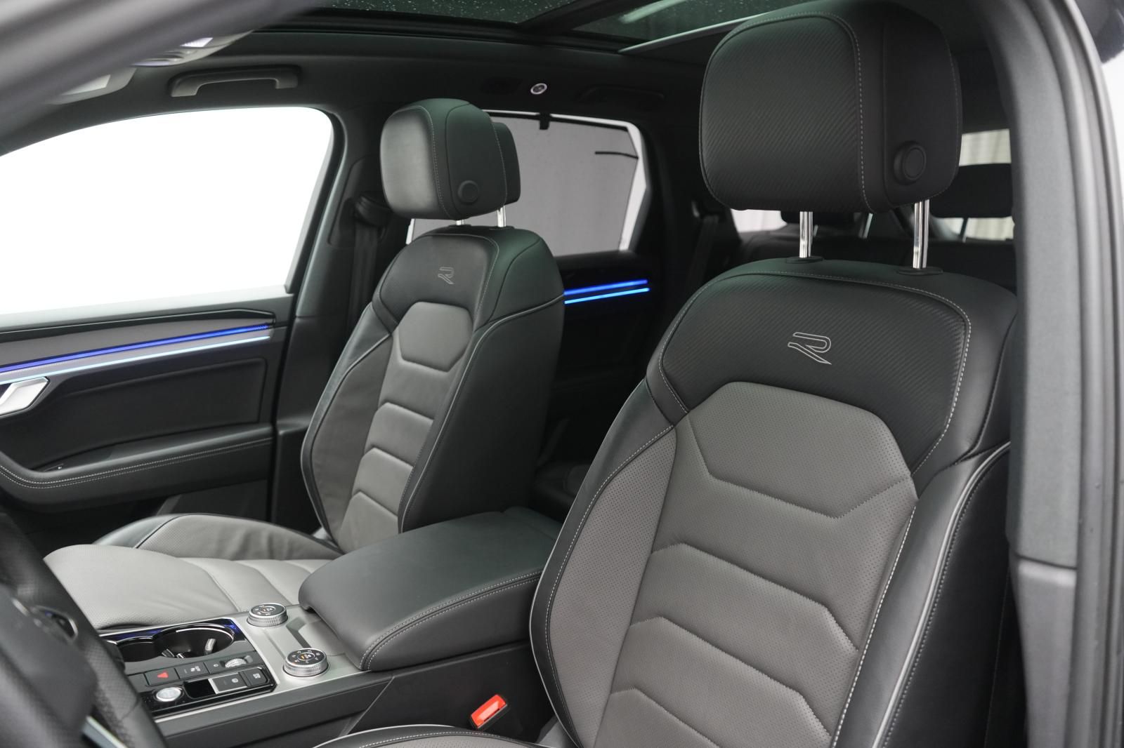 Volkswagen Touareg R-Line 3.0 TSI 22"/Matrix/STHZ/Pano/Luft