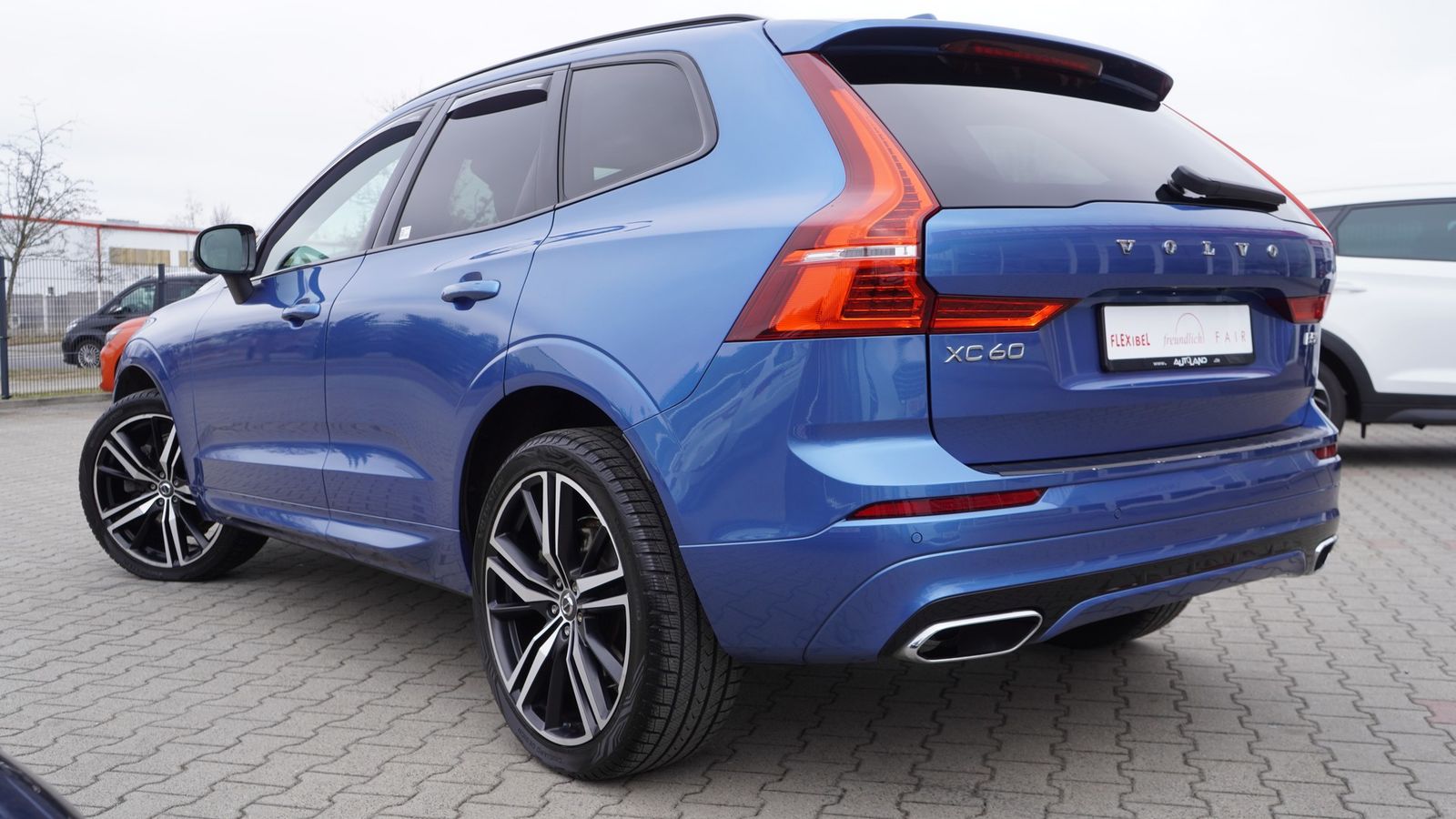 Volvo XC 60 B5 AWD R-Design - Samsaru's Car Outlet