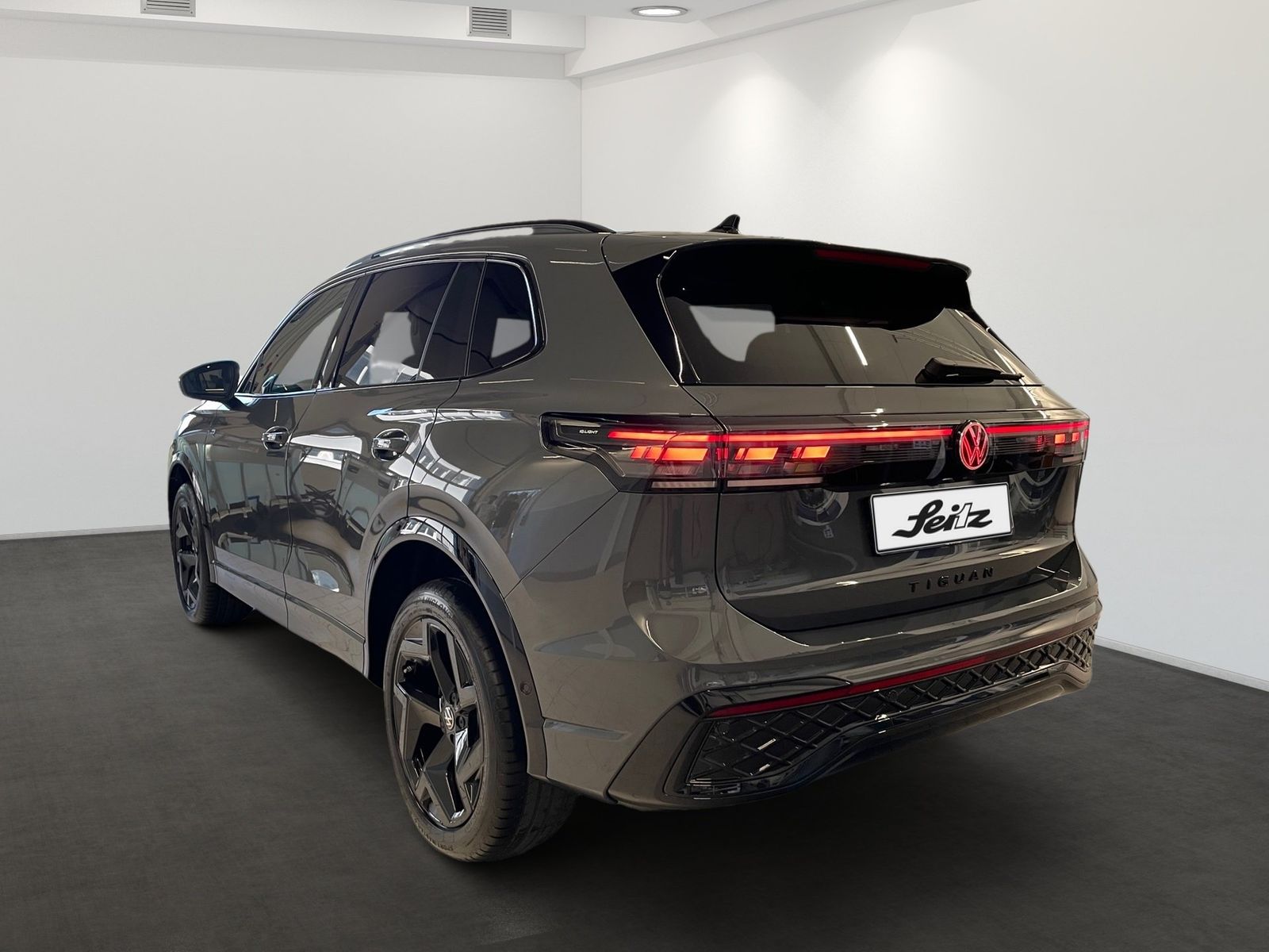 Volkswagen Tiguan 2.0 TDI 4M R-Line *HEAD-UP*PANO*AHK*STAND
