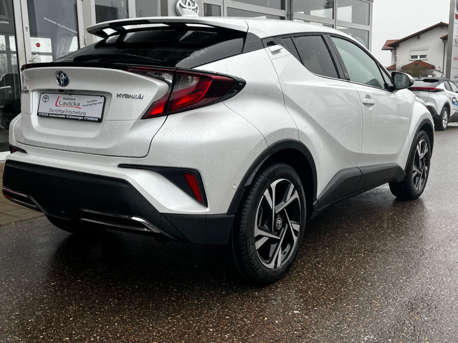 Toyota C-HR 2.0-l-Hybrid - Samsaru's Car Outlet