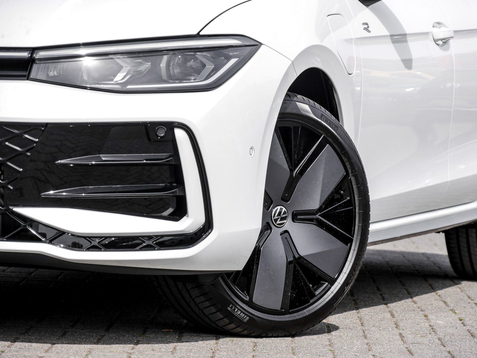 Volkswagen Passat Variant R-Line eHybrid Harman Pano 19" AH