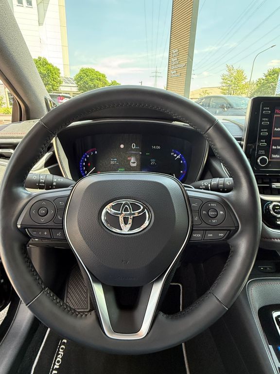 Toyota Corolla 2.0 Hybrid Touring Sports Lounge - Samsaru's Car Outlet