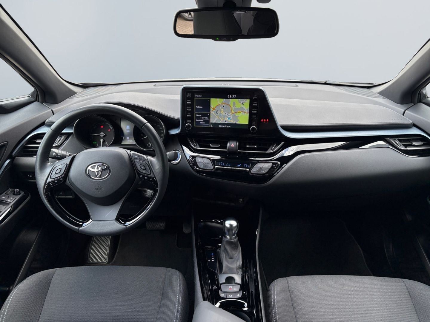 Toyota C-HR 2.0 Hybrid - Samsaru's Car Outlet
