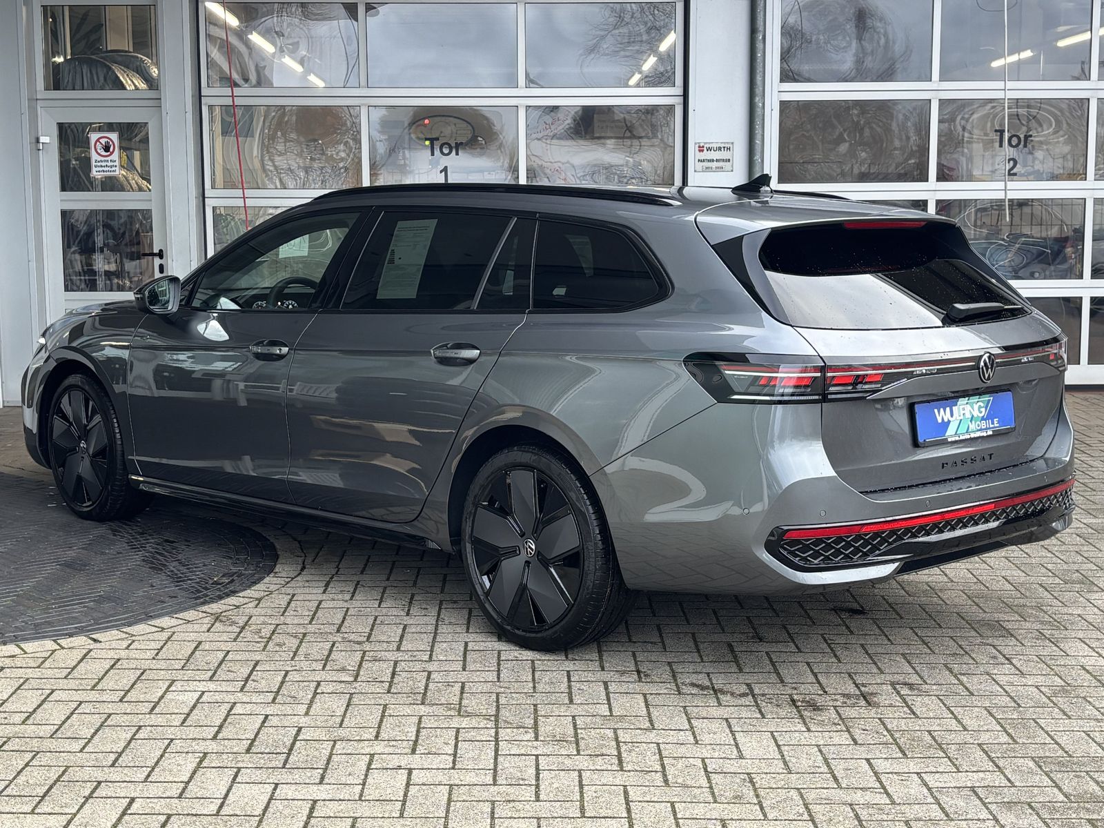 Volkswagen Passat Variant 2.0 TDI-4-Motion R-Line Black +++