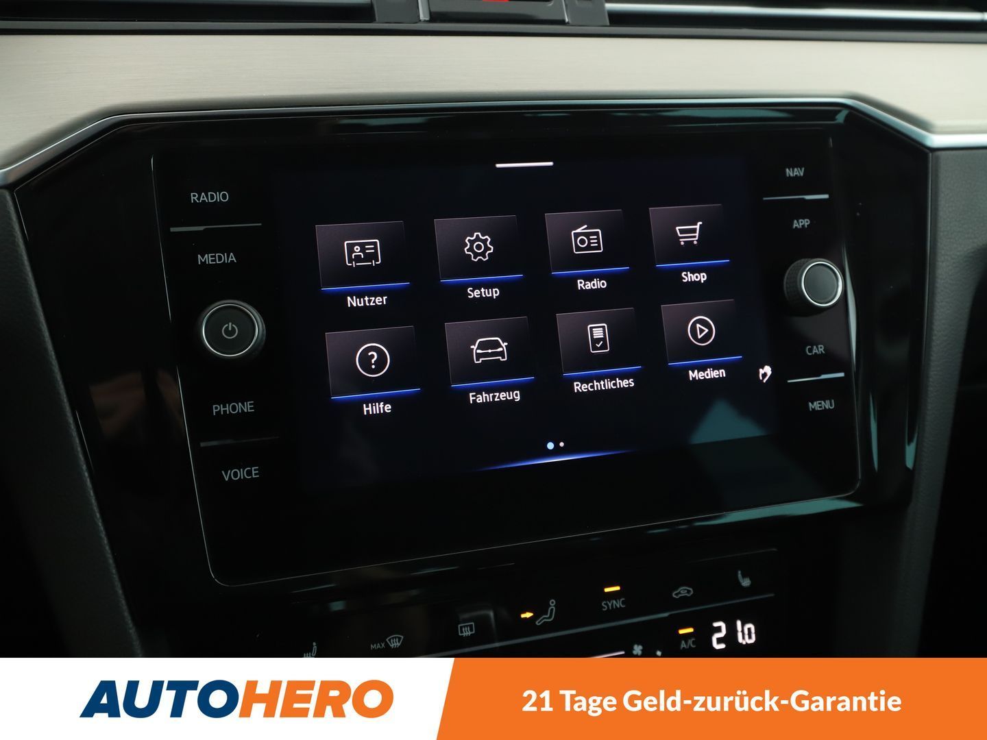 Volkswagen Passat 2.0 TDI Elegance Aut. - Samsaru's Car Outlet