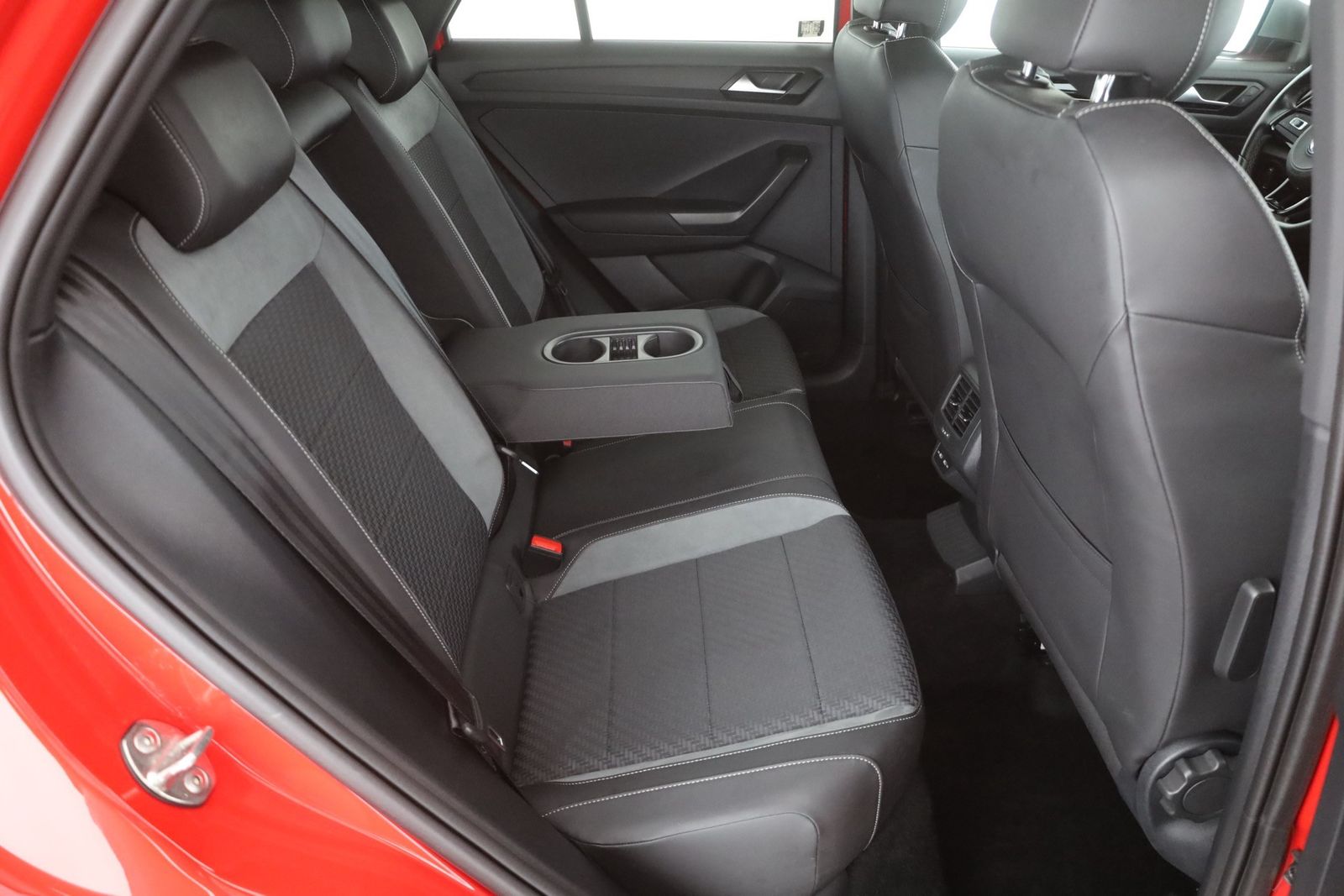 Volkswagen T-Roc 2.0 TSI R 4Motion - Samsaru's Car Outlet