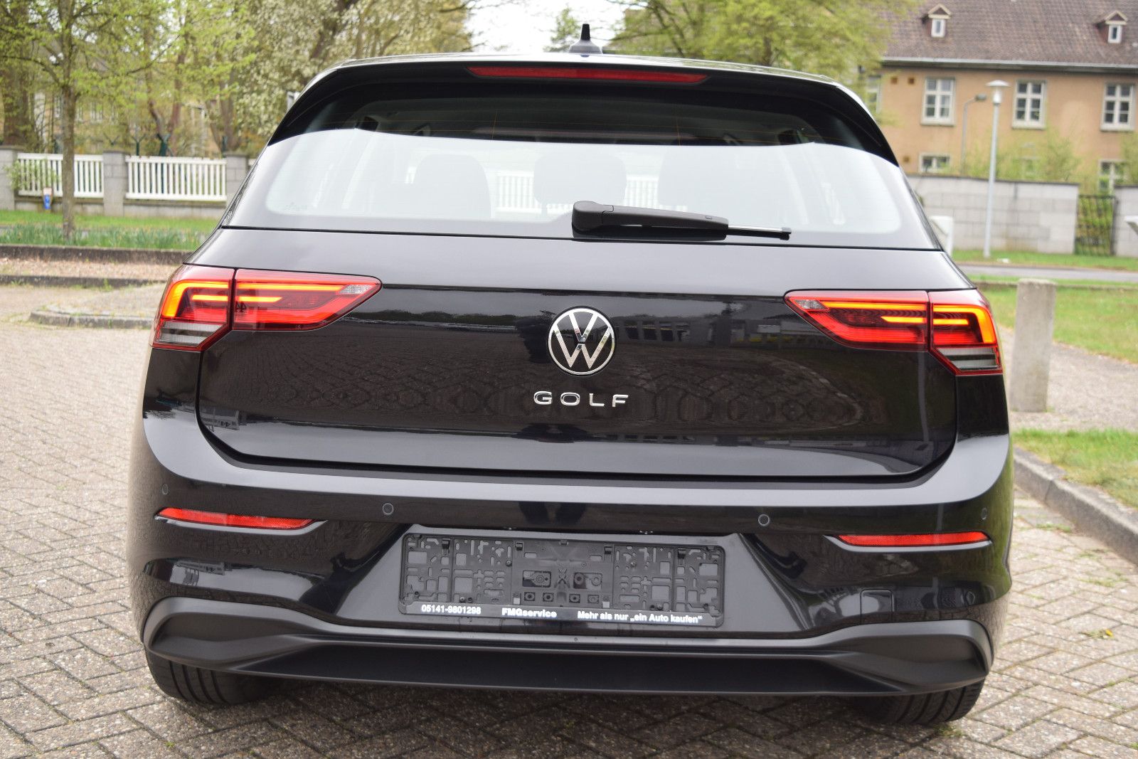 Volkswagen Golf VIII Lim. Life - Samsaru's Car Outlet