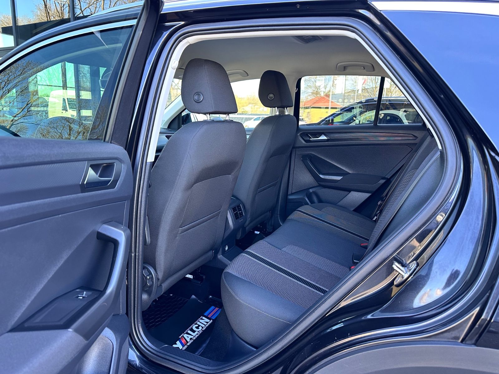 Volkswagen T-Roc 2.0 TDI SCR DSG Style - Samsaru's Car Outlet