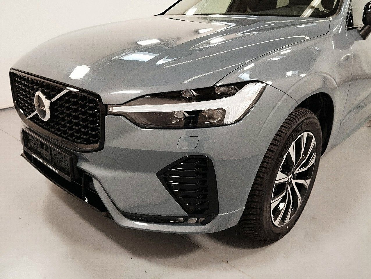Volvo XC60 B4 Plus Dark Diesel AWD - Samsaru's Car Outlet