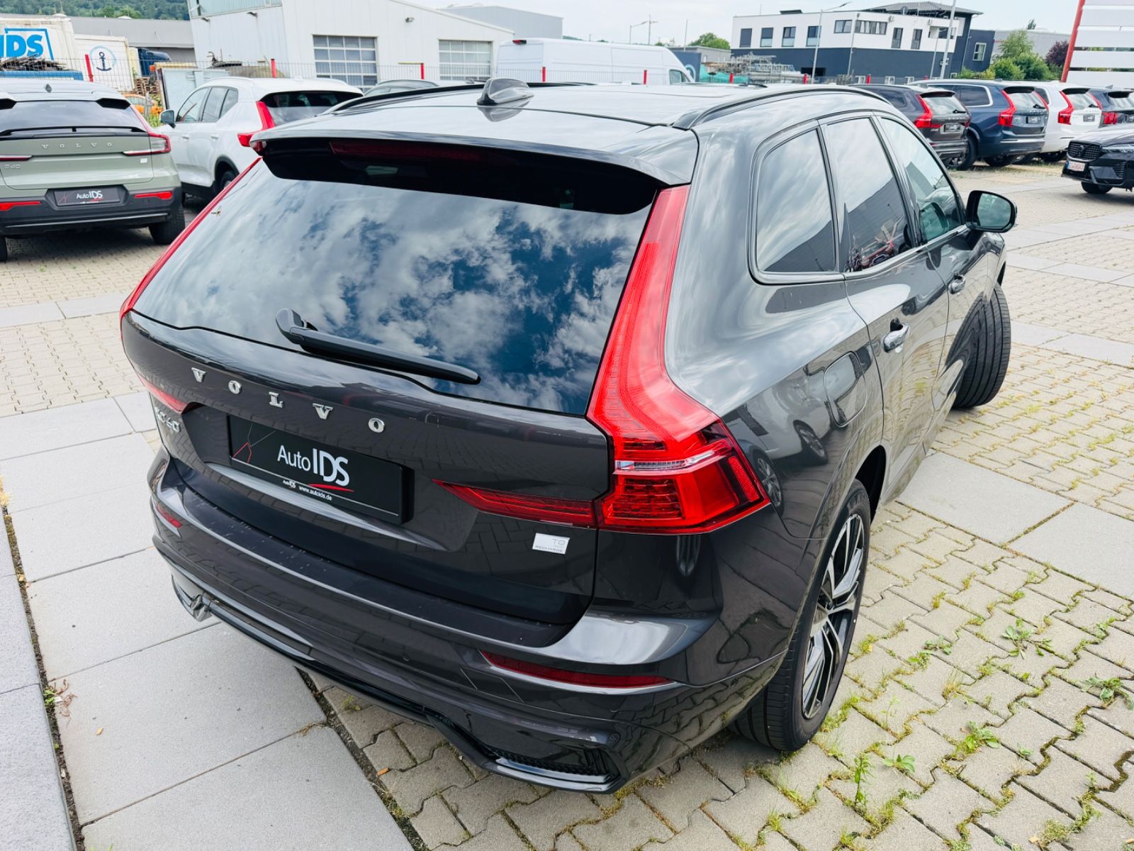 Volvo XC60 T8 Ultimate Dark Recharge HEICO V-Max offen