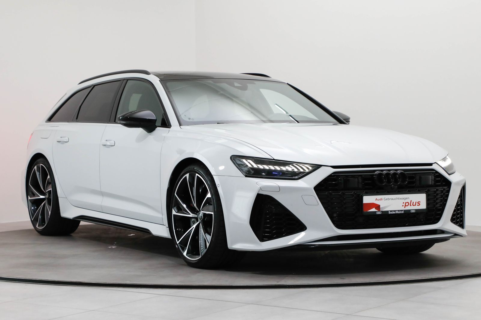 Audi RS 6 Avant AHK Matrix HUD Keramik Pano 305km/h