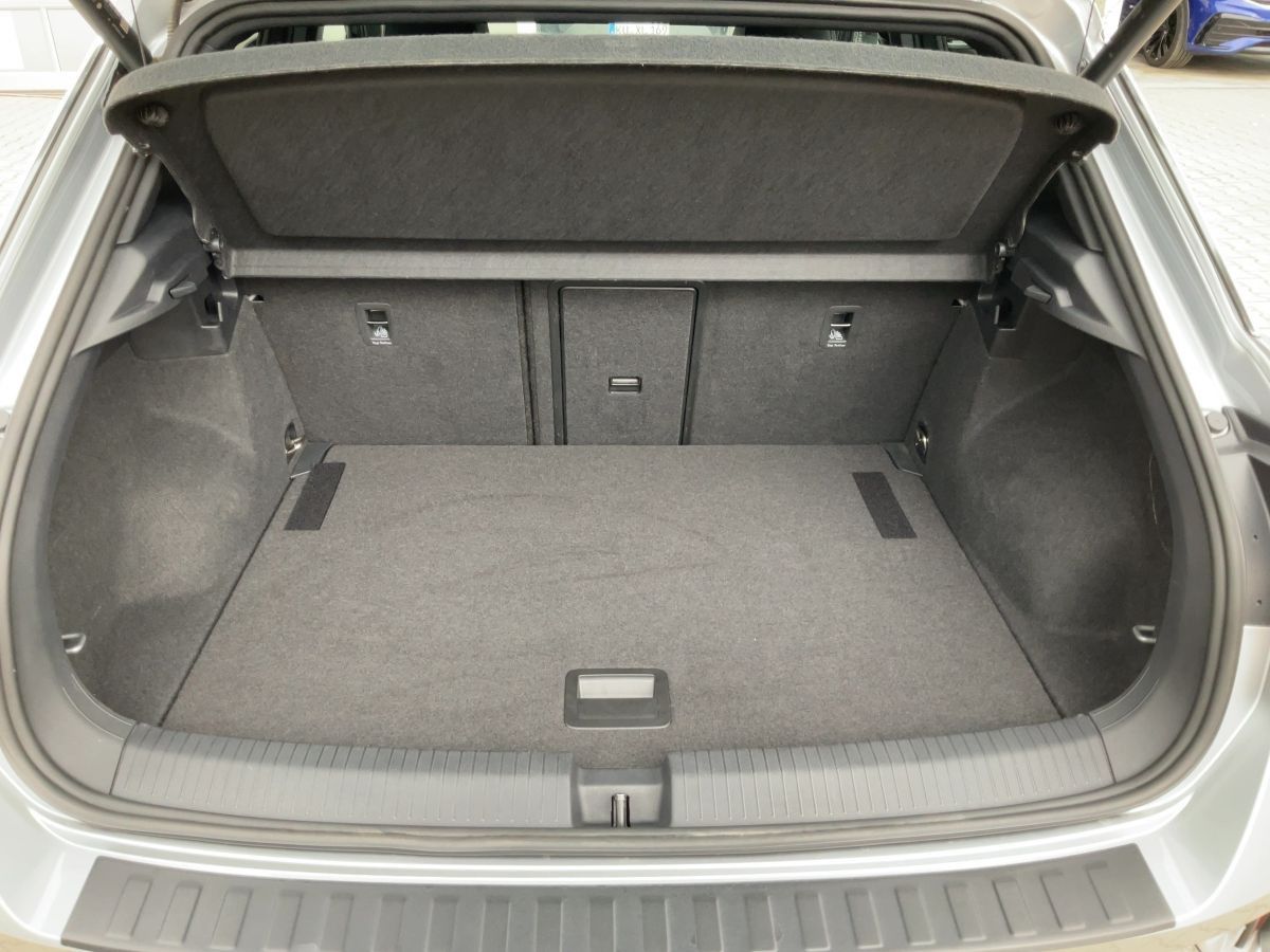 Volkswagen T-Roc 1.5 TSI DSG R-LINE - Samsaru's Car Outlet