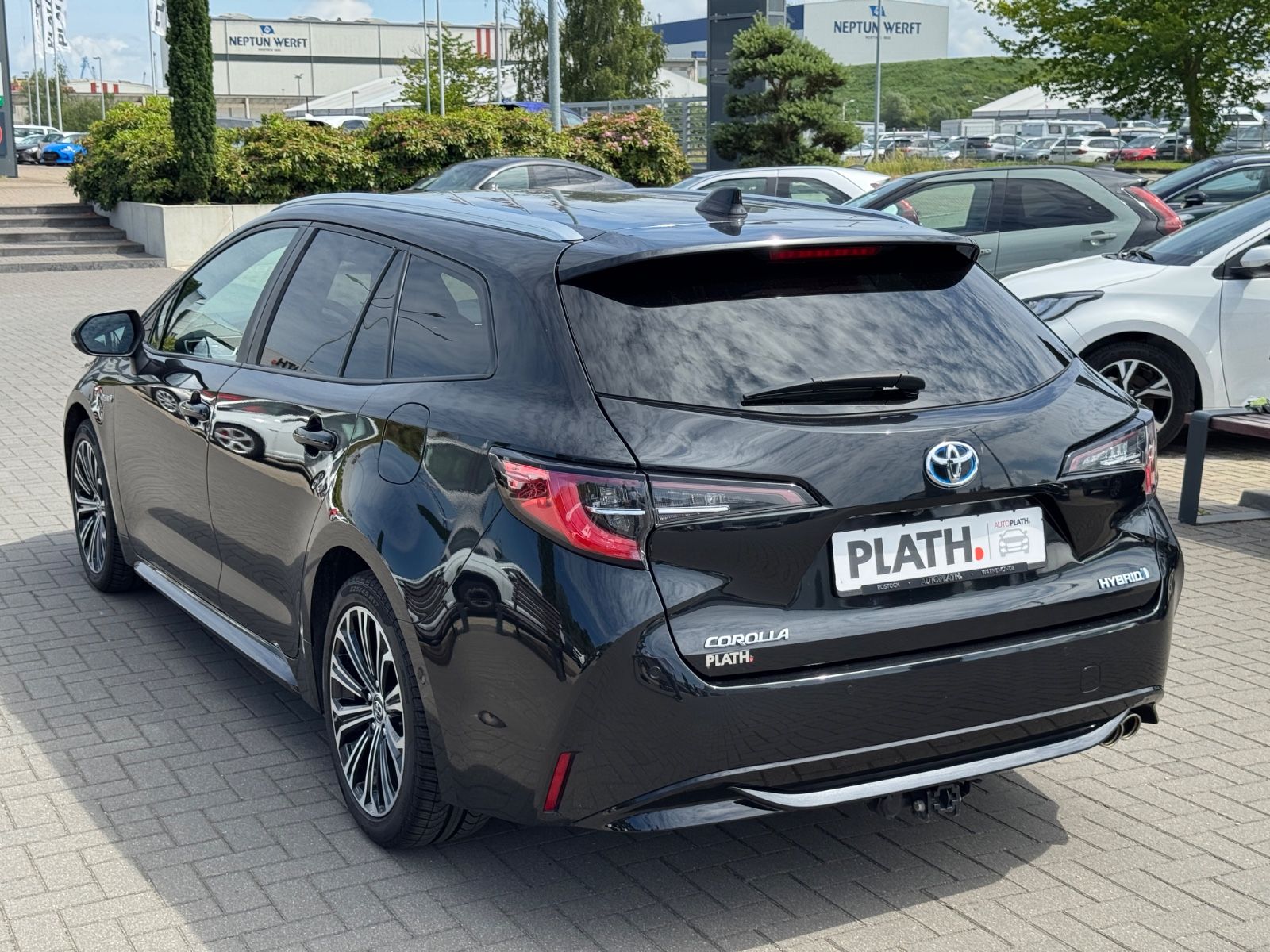 Toyota Corolla Touring Sports Hybrid Club - Samsaru's Car Outlet