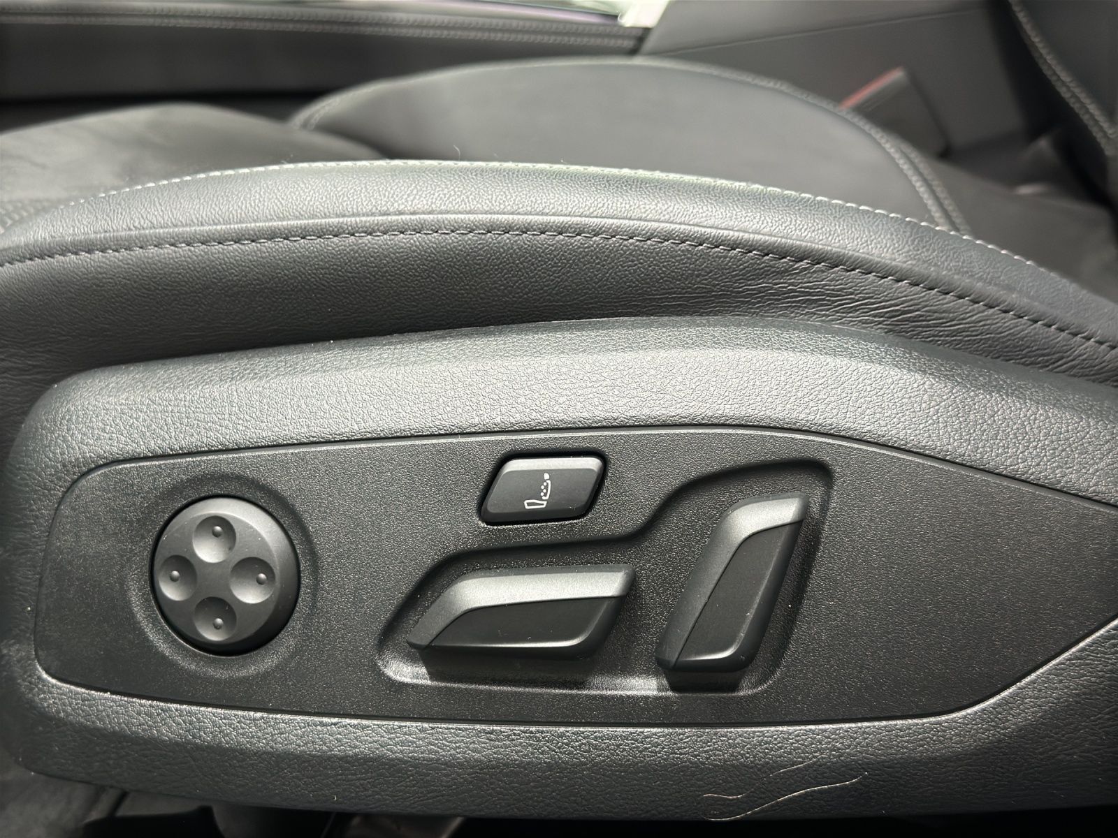 Audi A4 Avant 40 TFSI Q 2x S LINE AHK MATRIX-LED LM19