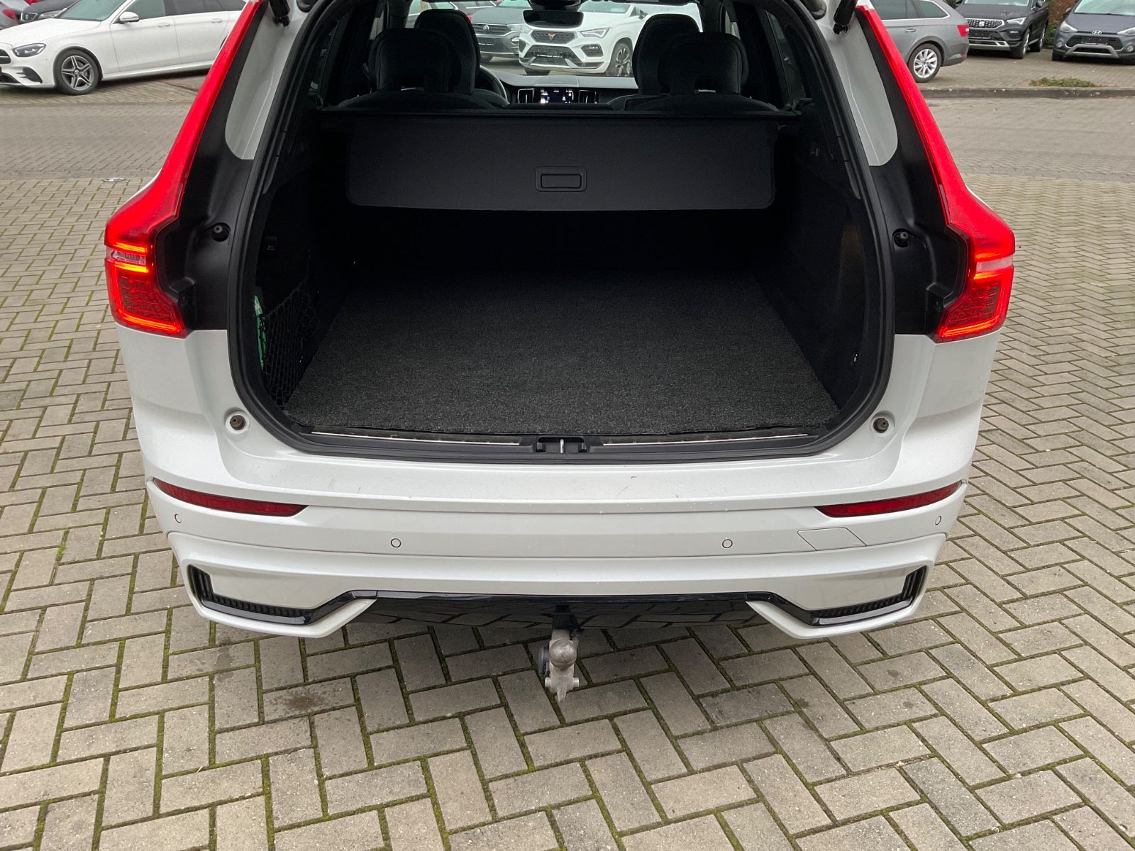 Volvo XC 60 XC60 R Design AWD,AHK,Kamera,Pano,LED