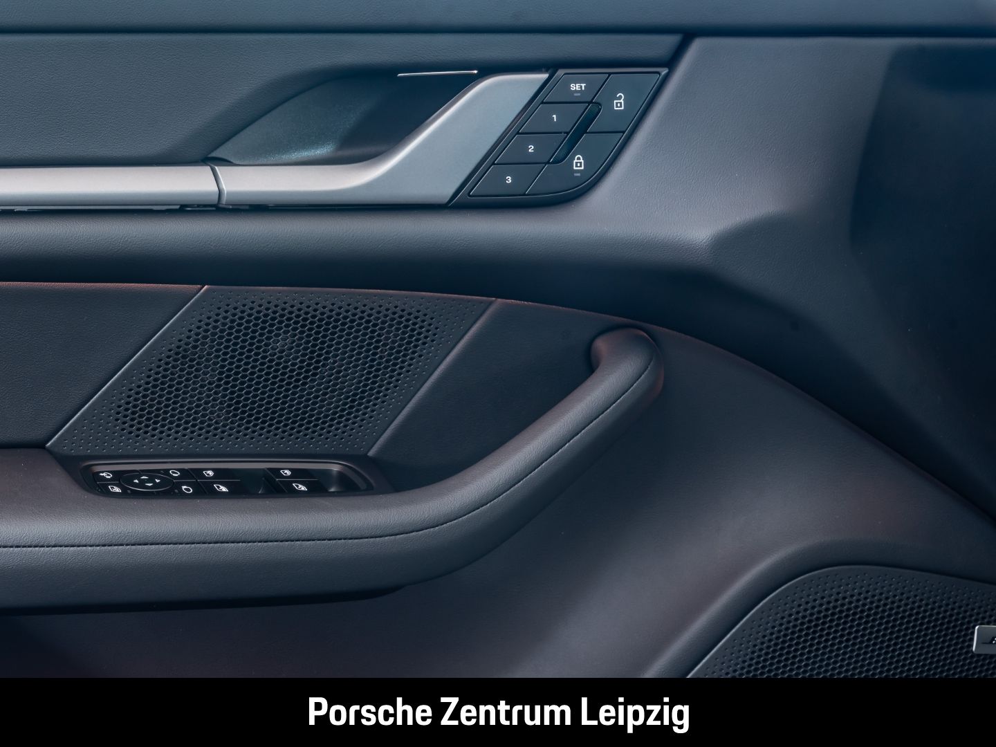 Porsche Taycan 4 SportDesign HD-Matrix ACC Pepita 21Zoll