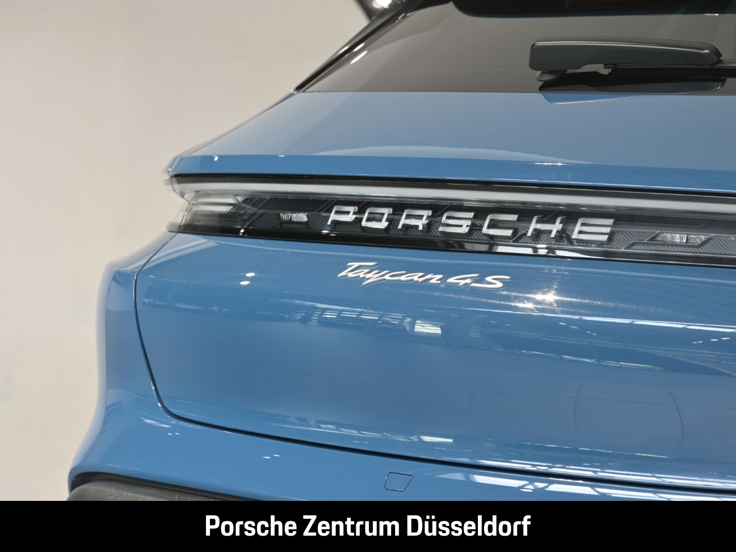 Porsche Taycan 4S Sport Turismo Neptunblau BOSE Panorama