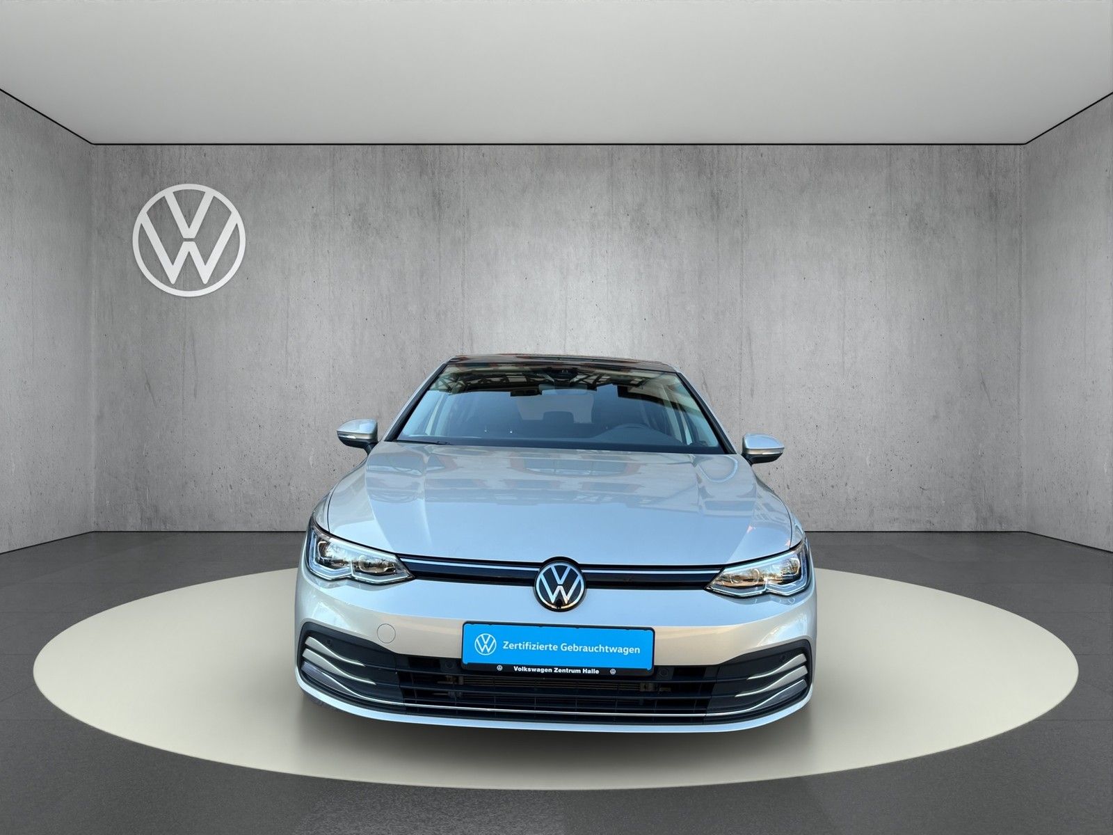 Volkswagen Golf VIII 1.5 eTSI Move DSG - Samsaru's Car Outlet